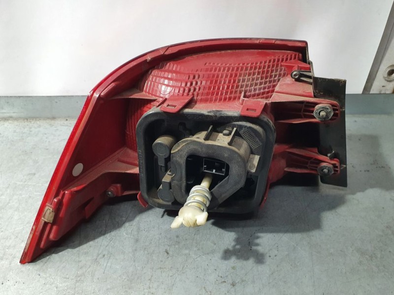 Recambio de piloto trasero derecho para volkswagen passat lim. (362) edition bluemotion referencia OEM IAM 3AE945096C  EXTERIOR