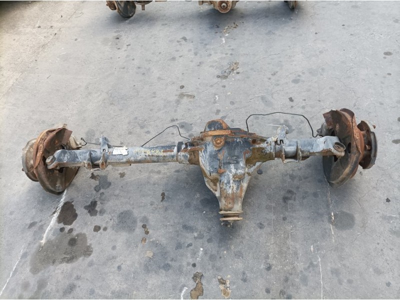 Recambio de puente trasero para land rover defender (ld) 2.5 td5 referencia OEM IAM CD8HA004027  SIN TRANSMISION DERECHA