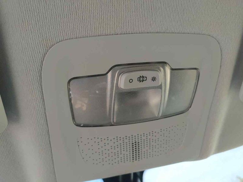 Recambio de luz interior para peugeot 208 signature referencia OEM IAM 96744413PR  