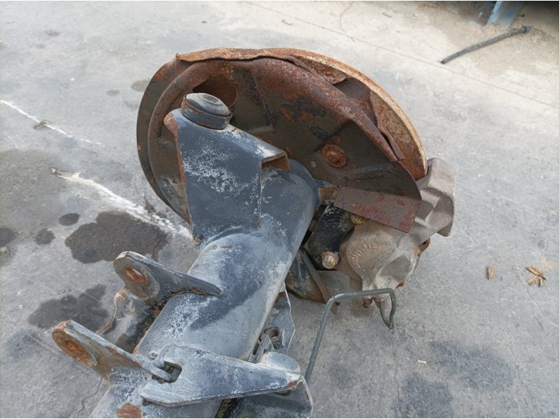 Recambio de puente trasero para land rover defender (ld) 2.5 td5 referencia OEM IAM CD8HA004027  SIN TRANSMISION DERECHA