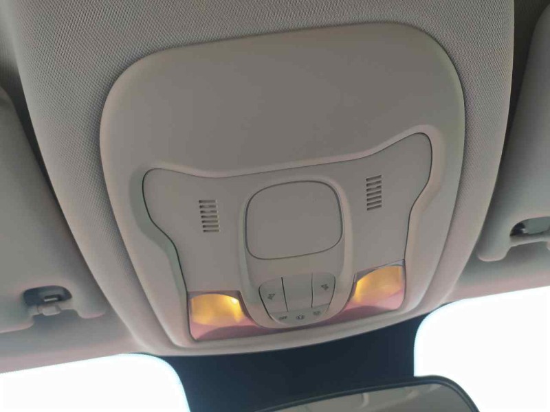 Recambio de luz interior para jeep renegade sport fwd referencia OEM IAM 735621296  