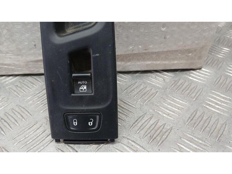 Recambio de mando elevalunas delantero derecho para jeep renegade sport fwd referencia OEM IAM 735603932  7356458310