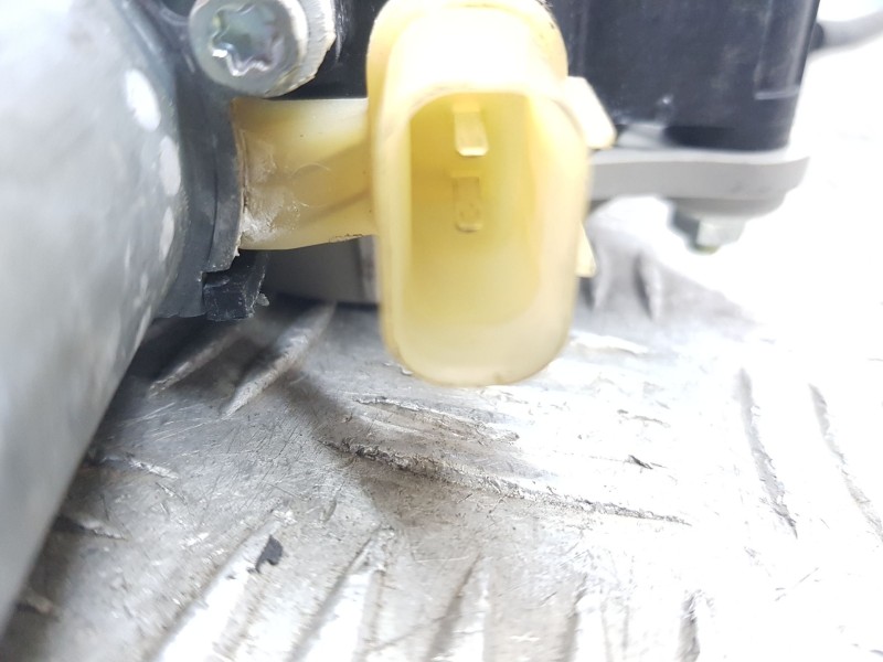 Recambio de elevalunas delantero derecho para kia stonic (yb) 1.0 t-gdi referencia OEM IAM 82402H8000 2 PINS 