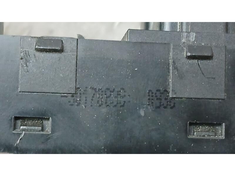 Recambio de mando elevalunas delantero izquierdo para jeep renegade sport fwd referencia OEM IAM 735618566 C/ MANDO RETROVISOR 3