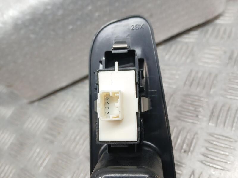 Recambio de mando elevalunas trasero izquierdo para jeep renegade sport fwd referencia OEM IAM 735603927  30170844