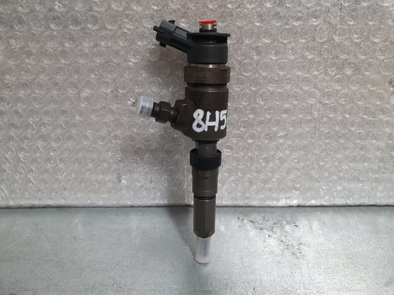 Recambio de inyector para peugeot 206 berlina 1.4 hdi referencia OEM IAM 565889 0445110252 BOSCH