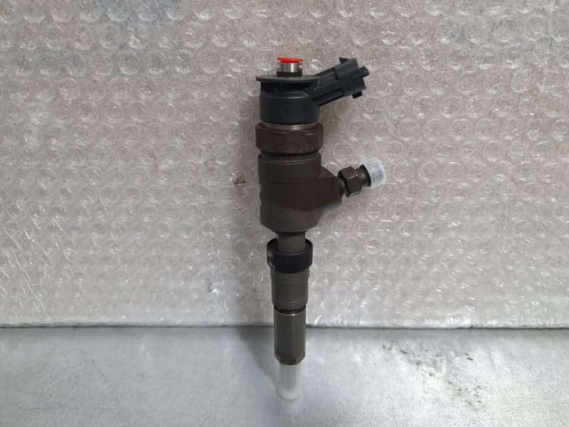 Recambio de inyector para peugeot 206 berlina 1.4 hdi referencia OEM IAM 565889 0445110252 BOSCH