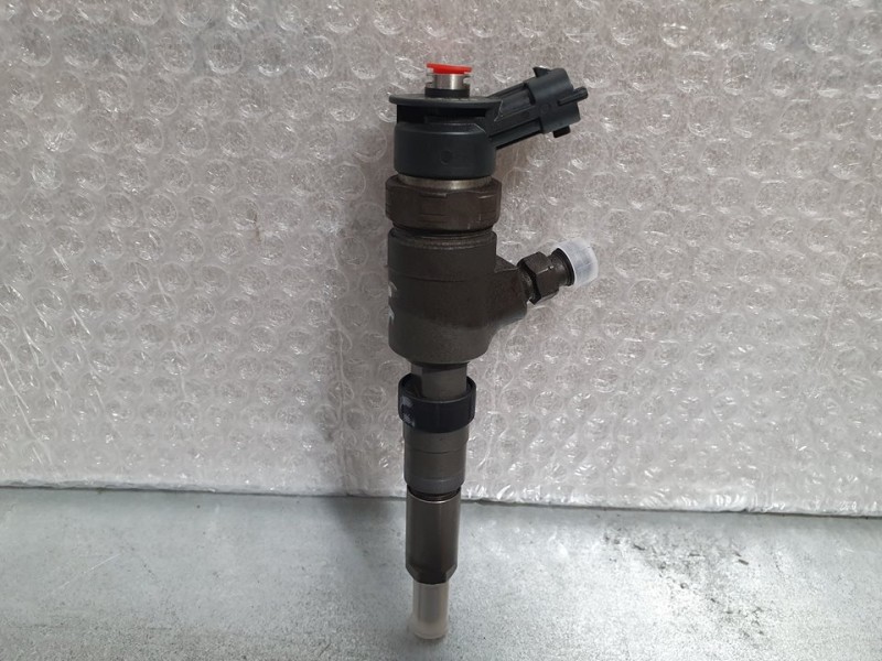 Recambio de inyector para peugeot 206 berlina 1.4 hdi referencia OEM IAM 565889 0445110252 BOSCH