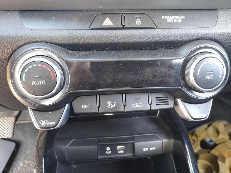 Recambio de mando climatizador para kia stonic (yb) 1.0 t-gdi referencia OEM IAM 97250H8220SA  