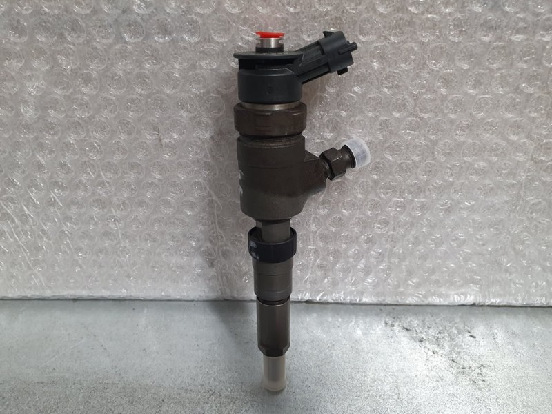 Recambio de inyector para peugeot 206 berlina 1.4 hdi referencia OEM IAM 565889 0445110252 BOSCH