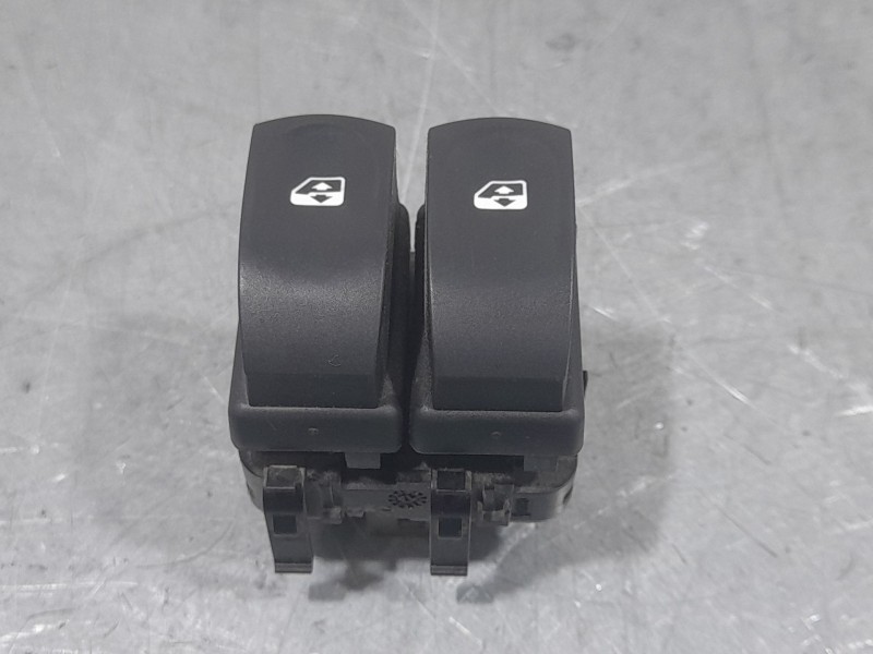 Recambio de mando elevalunas delantero izquierdo para renault clio iii (br0/1, cr0/1) 1.5 dci referencia OEM IAM 214939A  