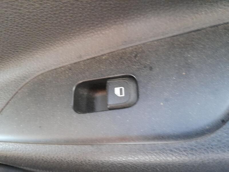 Recambio de mando elevalunas trasero derecho para kia stonic (yb) 1.0 t-gdi referencia OEM IAM 93576H8000  