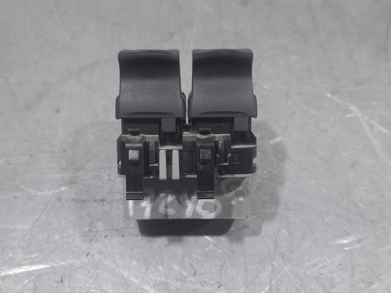 Recambio de mando elevalunas delantero izquierdo para renault clio iii (br0/1, cr0/1) 1.5 dci referencia OEM IAM 214939A  