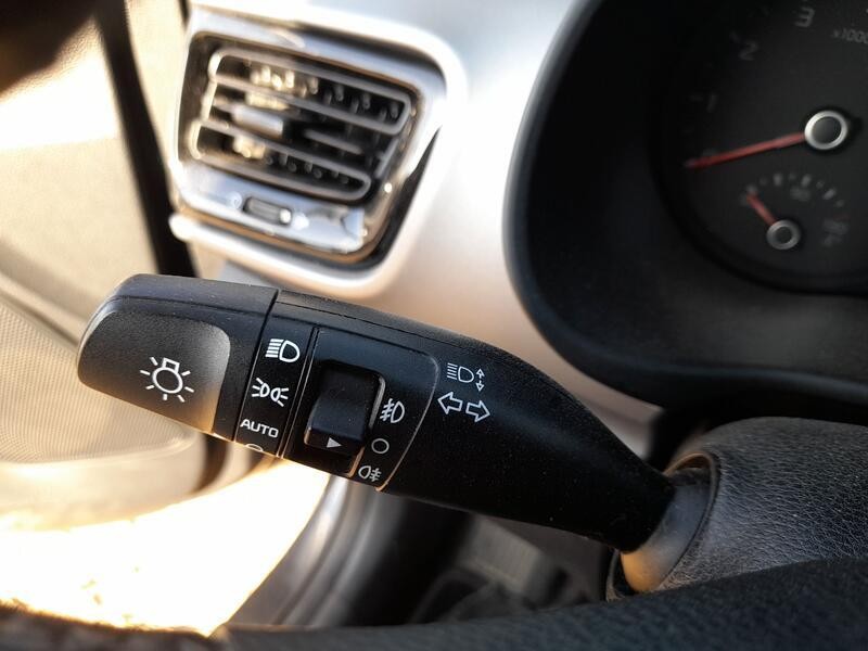 Recambio de mando luces y limpia para kia stonic (yb) 1.0 t-gdi referencia OEM IAM 93403H8960  