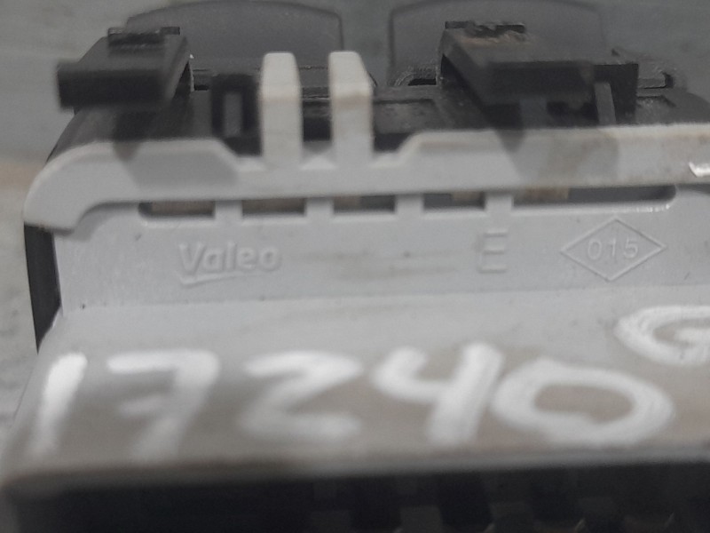 Recambio de mando elevalunas delantero izquierdo para renault clio iii (br0/1, cr0/1) 1.5 dci referencia OEM IAM 214939A  