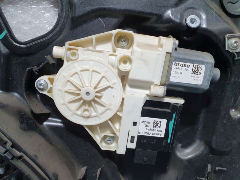 Recambio de elevalunas delantero derecho para jeep renegade dawn of justice 4x2 referencia OEM IAM 520651430 C46786107 BROSE ELE