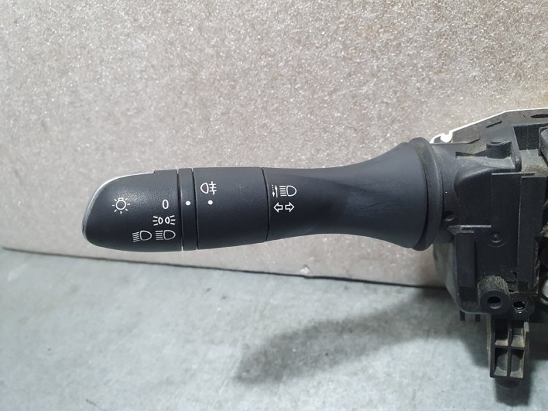 Recambio de mando luces y limpia para renault megane iv berlina 5p life referencia OEM IAM 255673584R  