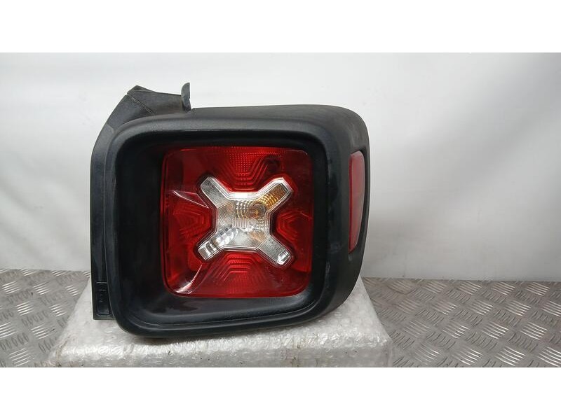 Recambio de piloto trasero derecho para jeep renegade sport fwd referencia OEM IAM 52060575 20830221 