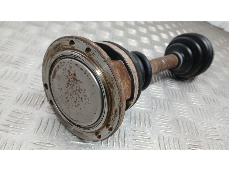 Recambio de transmision delantera derecha para nissan terrano/terrano.ii (r20) tdi 4wd referencia OEM IAM 392047F000  