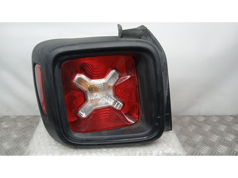 Recambio de piloto trasero izquierdo para jeep renegade sport fwd referencia OEM IAM 52060585 20830121 
