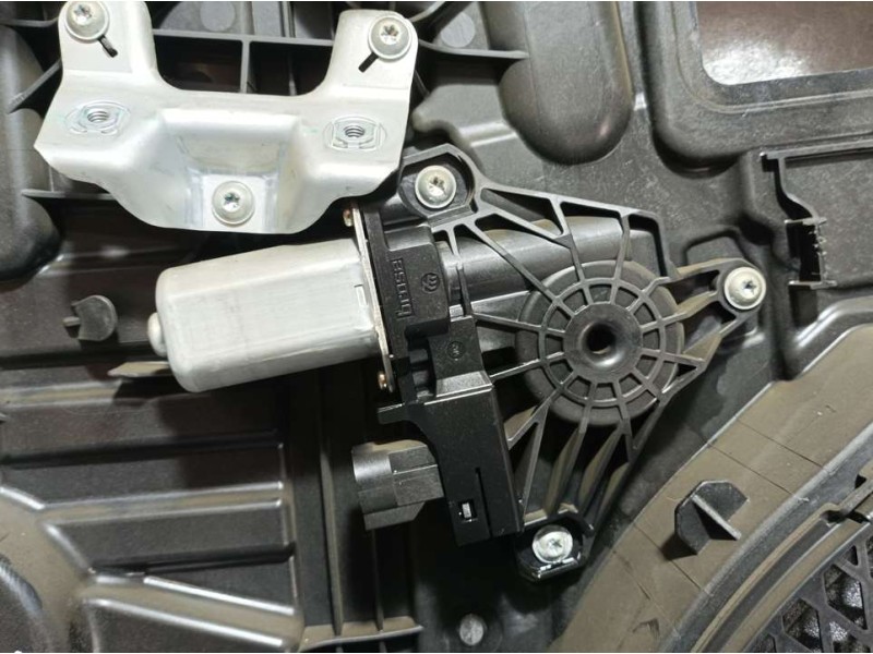 Recambio de elevalunas trasero izquierdo para jeep renegade dawn of justice 4x2 referencia OEM IAM C46791104 520651570 ELECTRICO