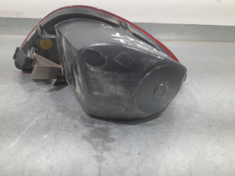 Recambio de piloto trasero derecho paragolpes para renault clio iii (br0/1, cr0/1) 1.5 dci referencia OEM IAM 8200776121  