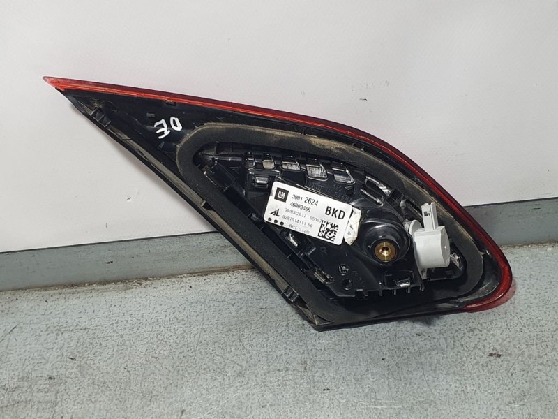 Recambio de piloto trasero derecho para opel corsa e business referencia OEM IAM 39012624  INTERIOR