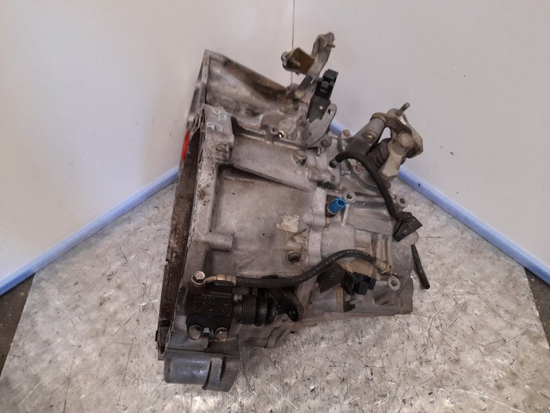 Recambio de caja cambios para nissan x-trail (t30) comfort referencia OEM IAM 321008H800  6VELOCIDADES