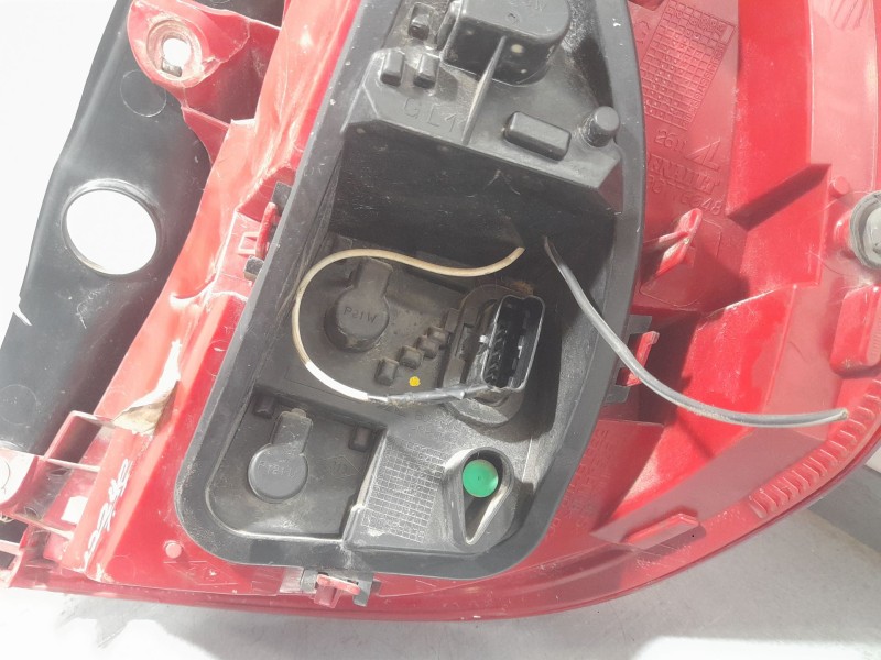 Recambio de piloto trasero izquierdo exterior para renault clio iii (br0/1, cr0/1) 1.5 dci referencia OEM IAM 26110102 820088694