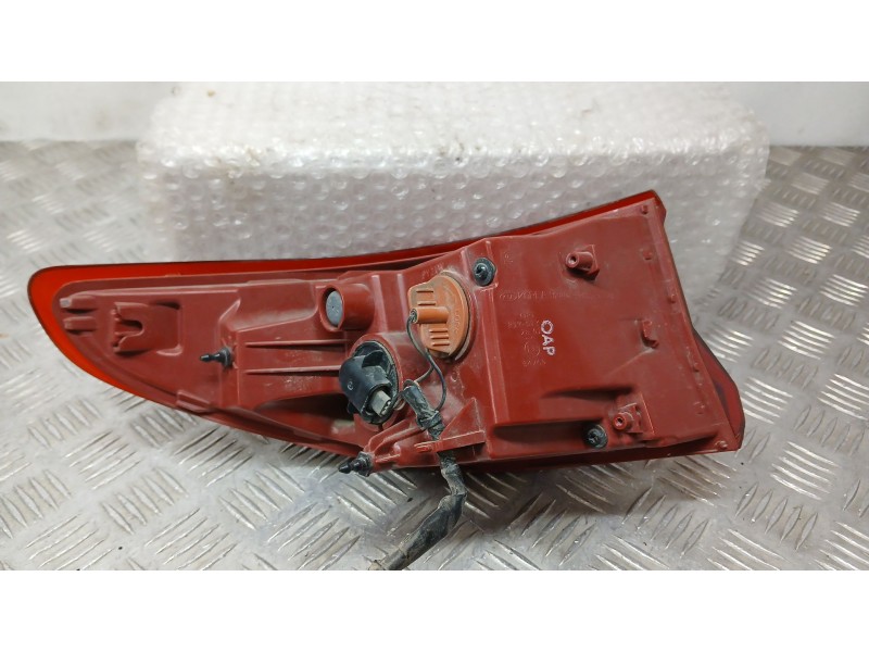 Recambio de piloto trasero derecho exterior para kia stonic (yb) 1.0 t-gdi referencia OEM IAM 92402H8400 ROZADO 92402H8