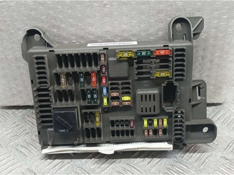 Recambio de caja reles / fusibles para bmw x5 (e70) 3.0d referencia OEM IAM 693168703 518954020A 