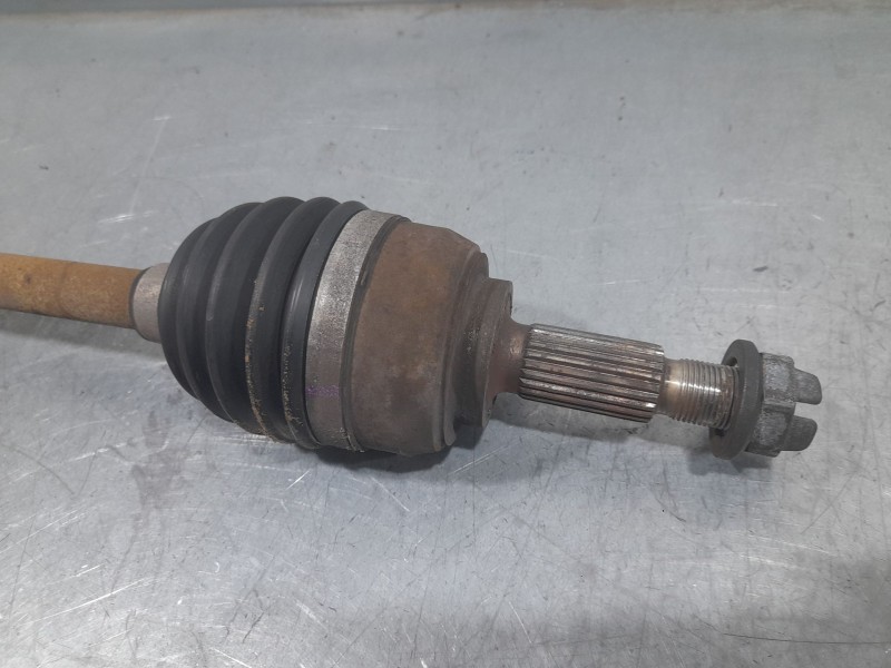 Recambio de transmision delantera izquierda para renault clio iii (br0/1, cr0/1) 1.5 dci referencia OEM IAM 8201055669 EBJ87MBC1