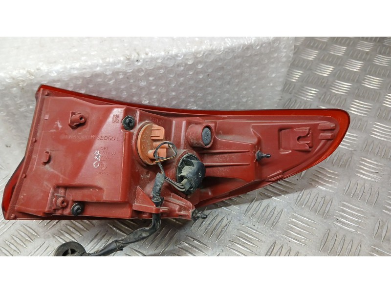 Recambio de piloto trasero izquierdo exterior para kia stonic (yb) 1.0 t-gdi referencia OEM IAM 92401H8400 ROZADO 92401H8