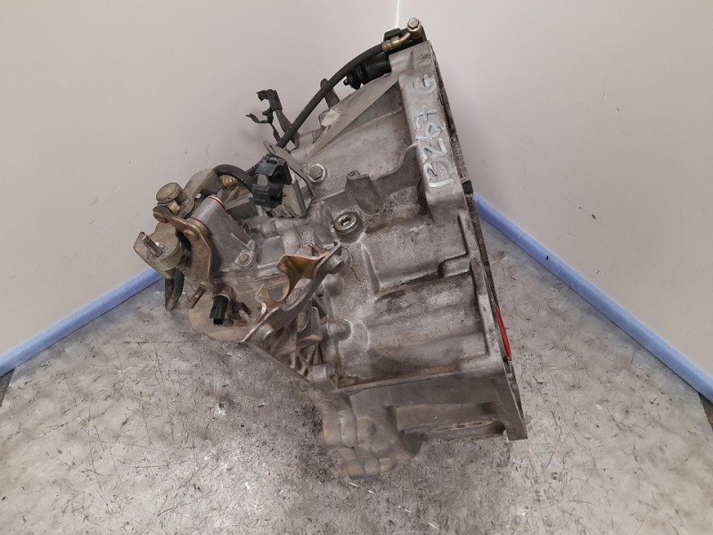 Recambio de caja cambios para nissan x-trail (t30) comfort referencia OEM IAM 321008H800  6VELOCIDADES