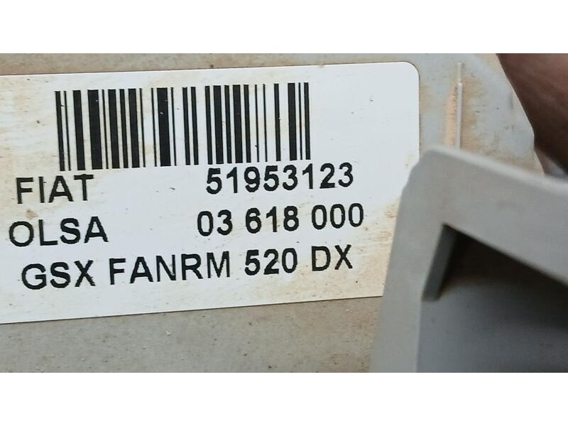 Recambio de piloto trasero derecho paragolpes para jeep renegade sport fwd referencia OEM IAM 51953123 03818000 