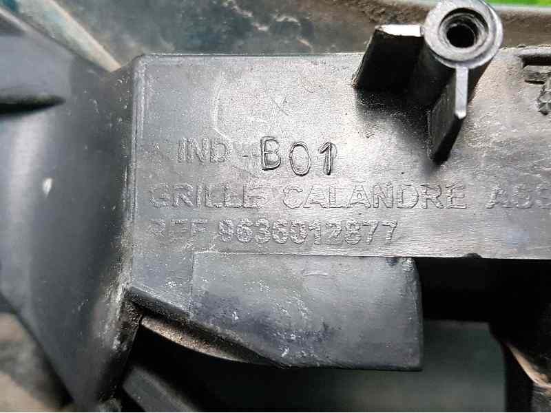 Recambio de rejilla delantera para citroën saxo 1.5 d sx referencia OEM IAM 9636012877  