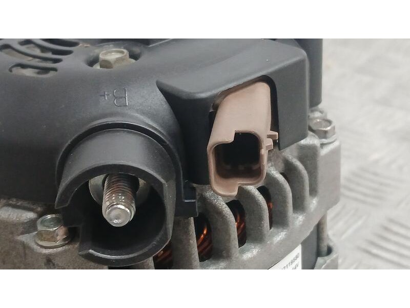 Recambio de alternador para peugeot 3008 active referencia OEM IAM 9820893880 DENSO 1042119580
