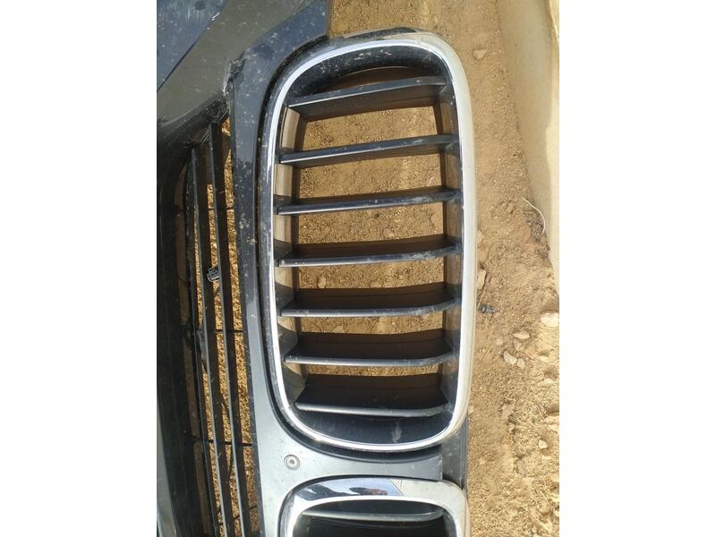 Recambio de rejilla delantera para bmw x5 (f15) xdrive 40d referencia OEM IAM 51117303108 DERECHA 