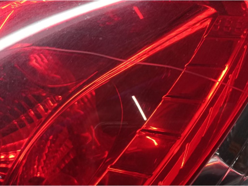 Recambio de piloto trasero izquierdo para ford fiesta (cb1) sport referencia OEM IAM 8A6113405A  ROZADO