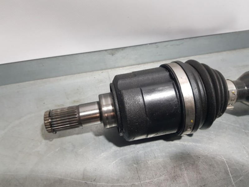 Recambio de transmision delantera derecha para hyundai tucson essence 2wd referencia OEM IAM 49501D7200  