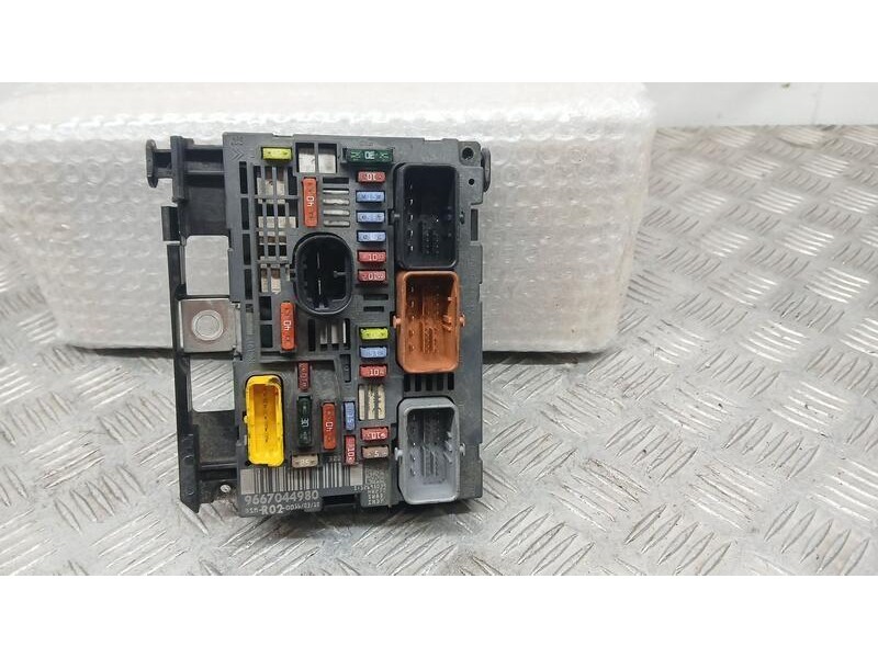 Recambio de caja reles / fusibles para peugeot rcz basis referencia OEM IAM 9667044980  12695039