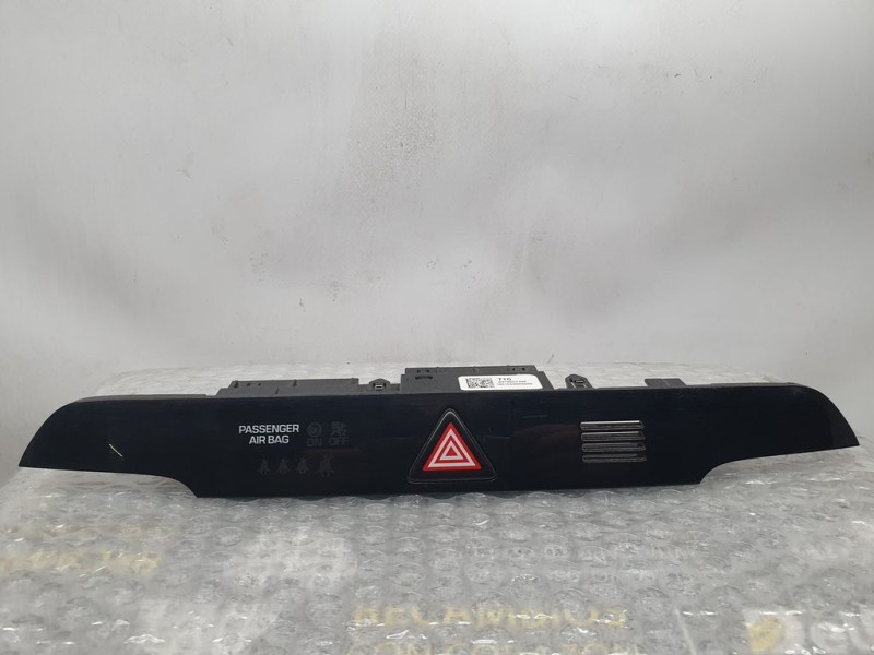 Recambio de warning para hyundai tucson essence 2wd referencia OEM IAM 93700D7100  