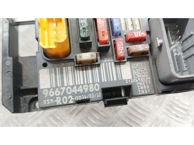 Recambio de caja reles / fusibles para peugeot rcz basis referencia OEM IAM 9667044980  12695039