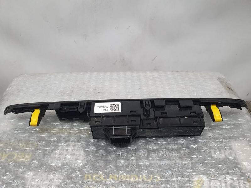 Recambio de warning para hyundai tucson essence 2wd referencia OEM IAM 93700D7100  