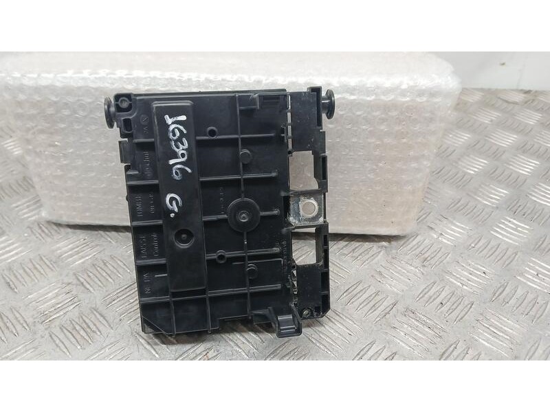 Recambio de caja reles / fusibles para peugeot rcz basis referencia OEM IAM 9667044980  12695039