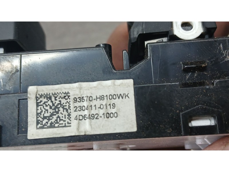 Recambio de mando elevalunas delantero izquierdo para kia stonic (yb) 1.2 cvvt referencia OEM IAM 93570H8100WK  