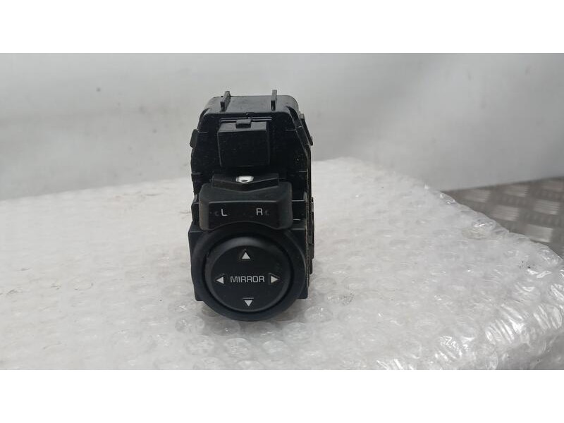 Recambio de mando retrovisor para kia stonic (yb) 1.2 cvvt referencia OEM IAM 4D64801160  