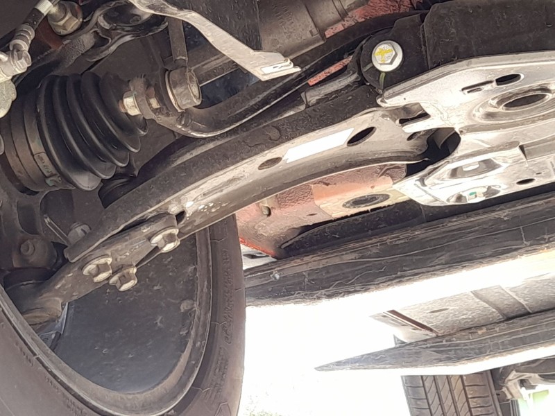 Recambio de brazo suspension inferior delantero derecho para mg zs suv (azs1) 1.0 t-gdi referencia OEM IAM 11048895  