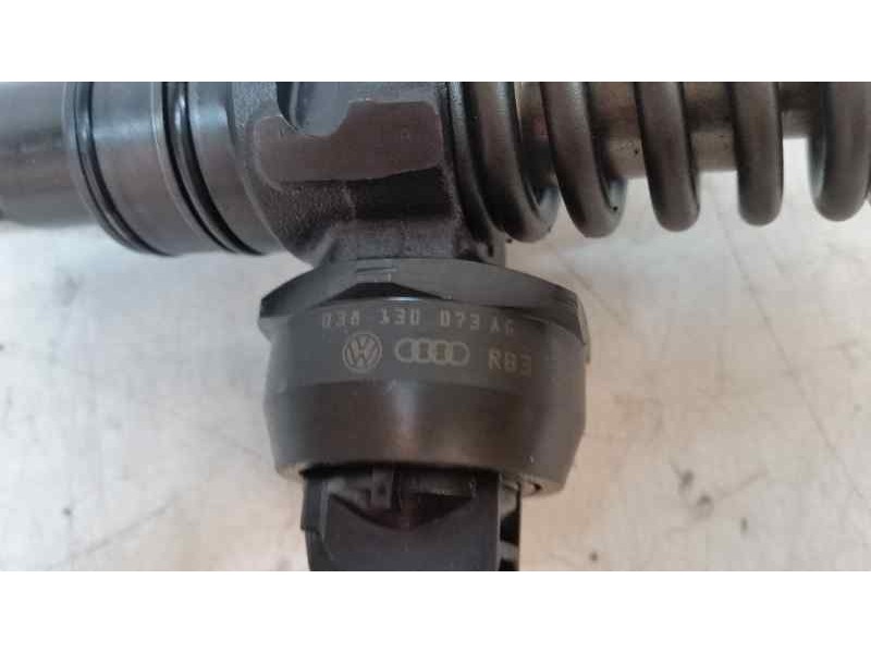 Recambio de inyector para seat leon (1p1) 1.9 tdi referencia OEM IAM 0414720215 038130073AG BOSCH