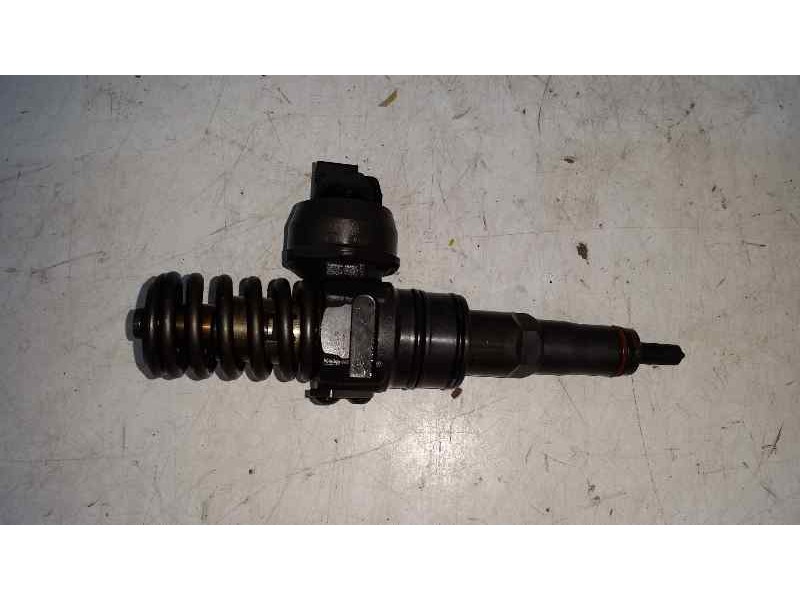 Recambio de inyector para seat leon (1p1) 1.9 tdi referencia OEM IAM 0414720215 038130073AG BOSCH